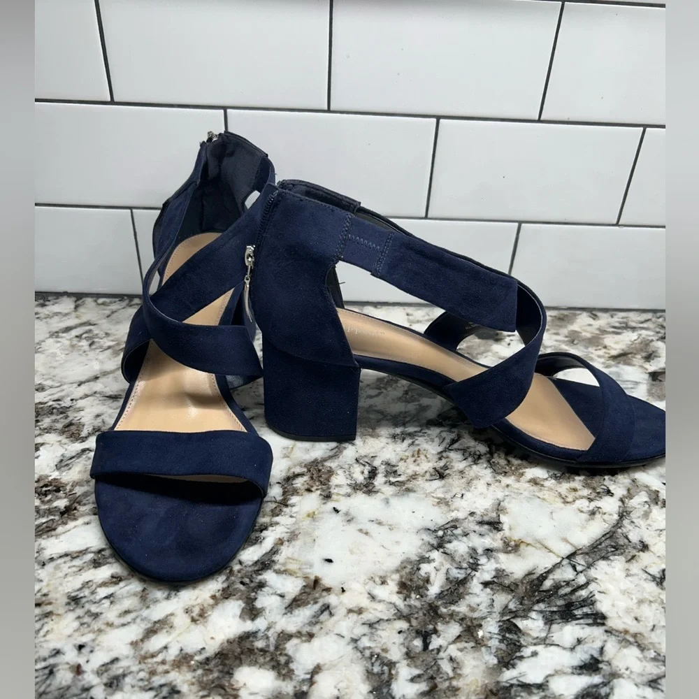 Blue Suede shoes - Picture 2 of 3